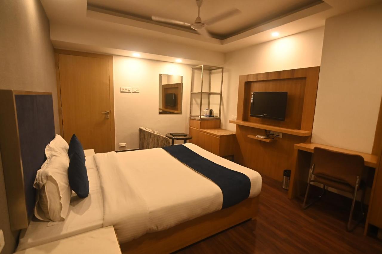 Hotel Prag Continental Гувахати Экстерьер фото