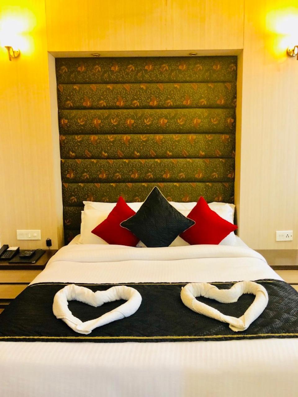 Hotel Prag Continental Гувахати Экстерьер фото