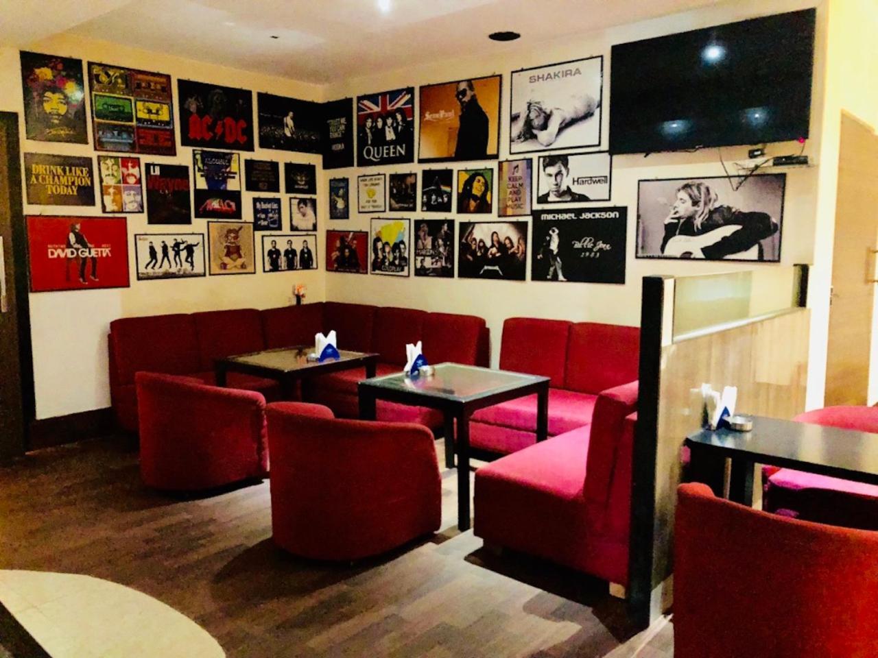 Hotel Prag Continental Гувахати Экстерьер фото