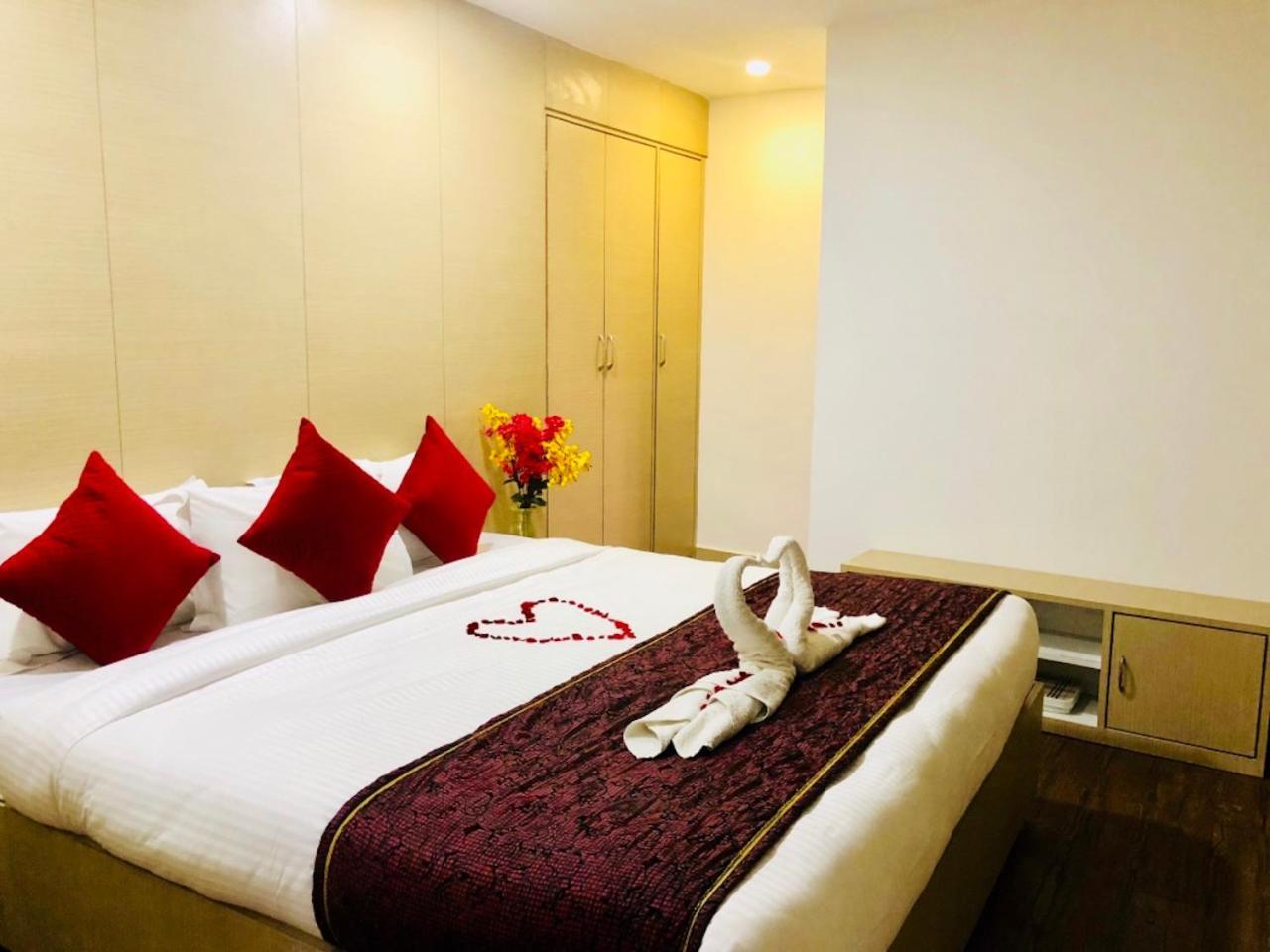 Hotel Prag Continental Гувахати Экстерьер фото